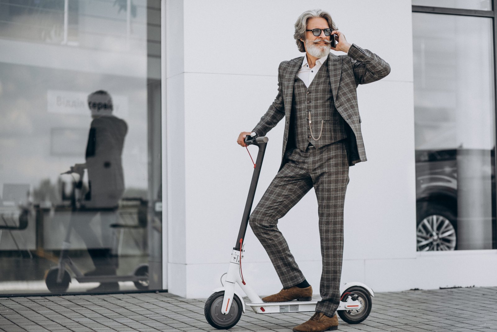 Rovoron Kullter luxury electric scooter showcasing ergonomic design and dual suspension on a city road